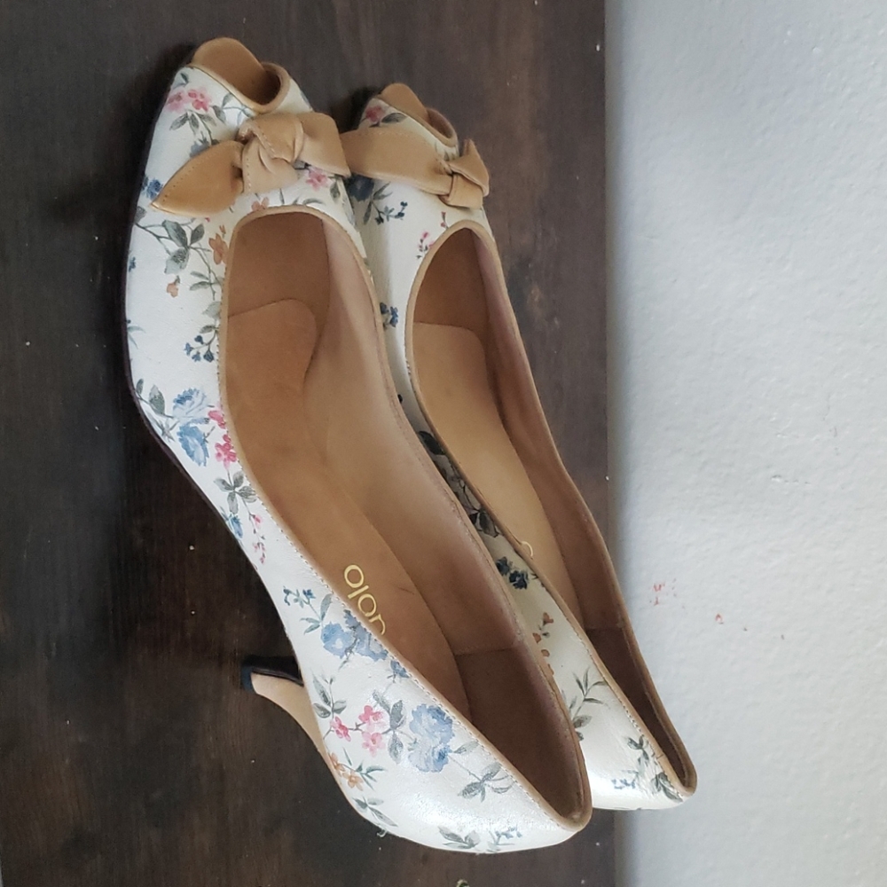 WOMENS LEATHER KITTEN HEEL SIZE 9